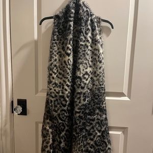 Atmosphere snow leopard size large vest